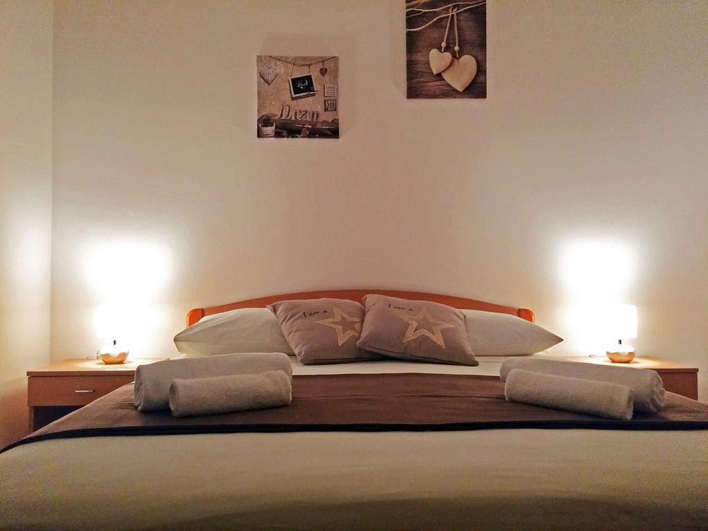 Apartments And Rooms Saric Jadrija Rum bild
